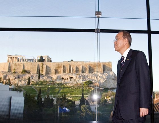 Οικοδοµώντας έναν κόσµο αξιοπρέπειας για όλους. Γράφει ο Γ.Γ. του ΟΗΕ Μπαν Κι Μουν
