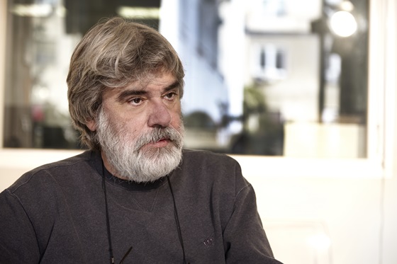 Η παρηγοριά της συνωμοσιολογίας. Συνέντευξη του Δημήτρη Ψαρρά στον Σπύρο Ζωνάκη