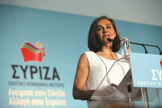 «Τα κινήµατα αναπτύσσονται εκεί όπου γεννιέται η ελπίδα». Συνέντευξη της Σοφίας Σακοράφα στη Μαρία Ψαρά