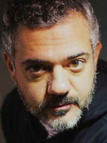 Να γίνουµε πιο περιπετειώδεις! Συνέντευξη του Στέφανου Τσιβόπουλου στη Ντόση Ιορδανίδου