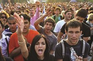 Κοινωνικό Βαρόµετρο: Αµφισβητούν και απαιτούν, του Γιώργου Αράπογλου