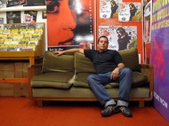 «Οι µετανάστες µοιράζονται την ίδια υπαρξιακή εξορία». Συνέντευξη του Χρήστου Τσιόλκα στην Ελεωνόρα Ορφανίδου